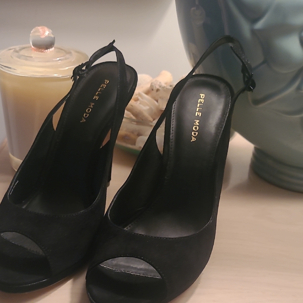 Pelle Moda Black Heels Elegant Formal Design